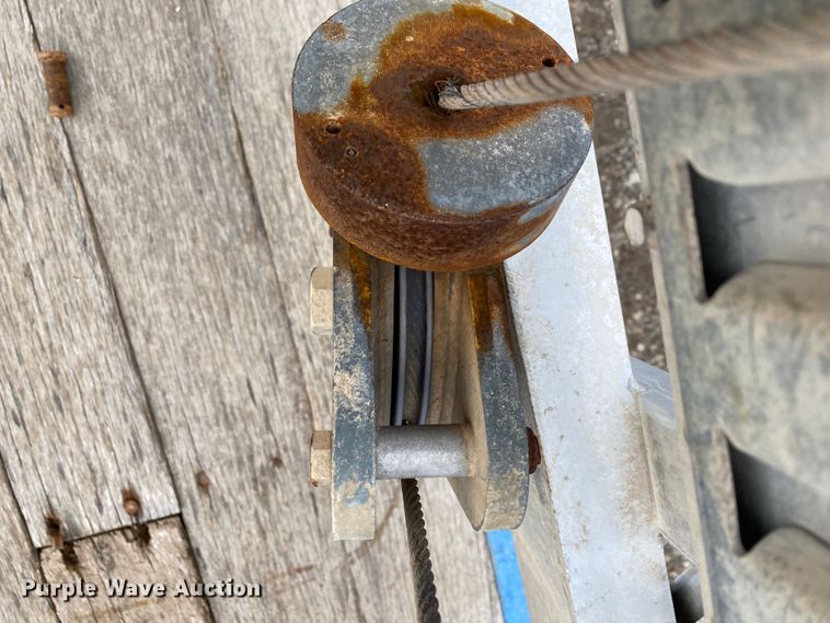 image for item JW9155 2013 Peterbilt 367  flatbed truck