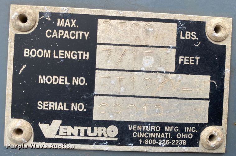 image for item JW9155 2013 Peterbilt 367  flatbed truck