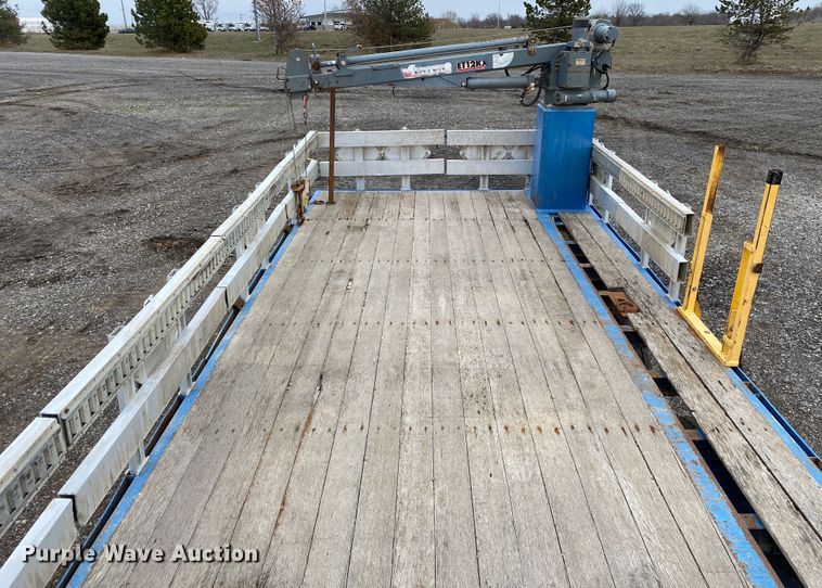 image for item JW9155 2013 Peterbilt 367  flatbed truck