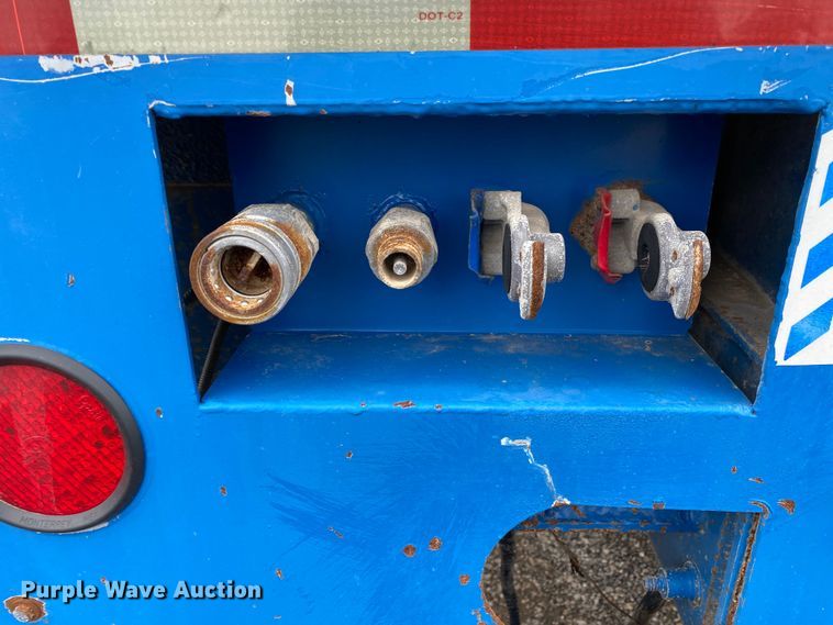 image for item JW9155 2013 Peterbilt 367  flatbed truck