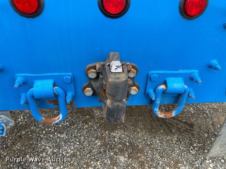 image for item JW9155 2013 Peterbilt 367  flatbed truck