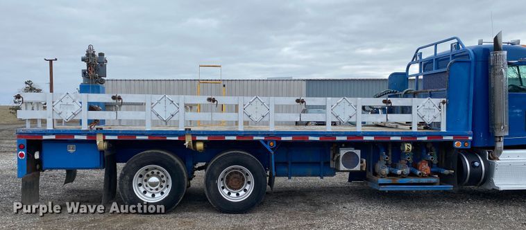 image for item JW9155 2013 Peterbilt 367  flatbed truck