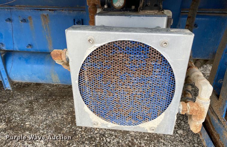 image for item JW9155 2013 Peterbilt 367  flatbed truck