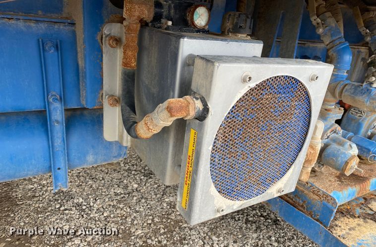 image for item JW9155 2013 Peterbilt 367  flatbed truck