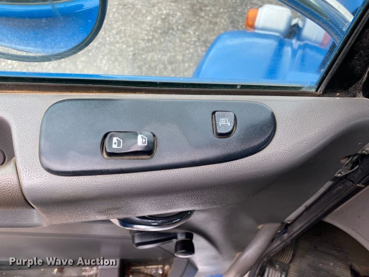 image for item JW9155 2013 Peterbilt 367  flatbed truck