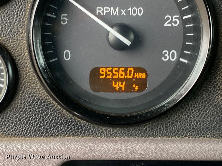 image for item JW9155 2013 Peterbilt 367  flatbed truck