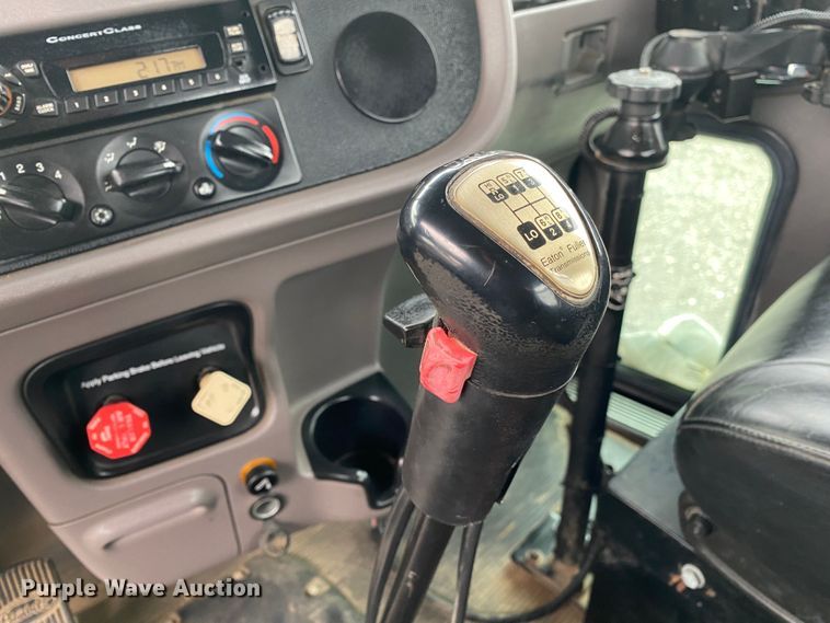 image for item JW9155 2013 Peterbilt 367  flatbed truck