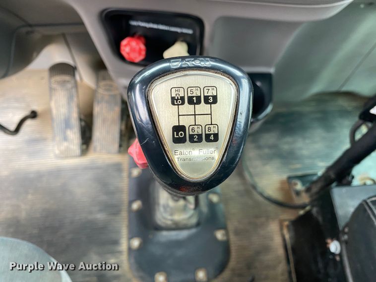 image for item JW9155 2013 Peterbilt 367  flatbed truck