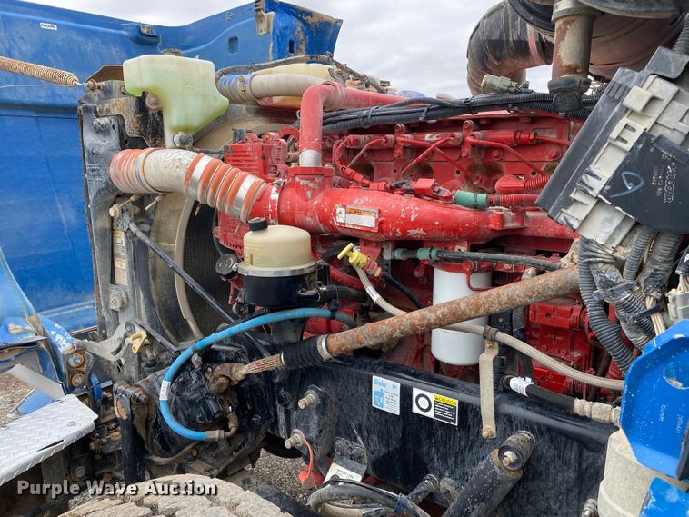 image for item JW9155 2013 Peterbilt 367  flatbed truck