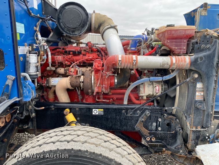 image for item JW9155 2013 Peterbilt 367  flatbed truck