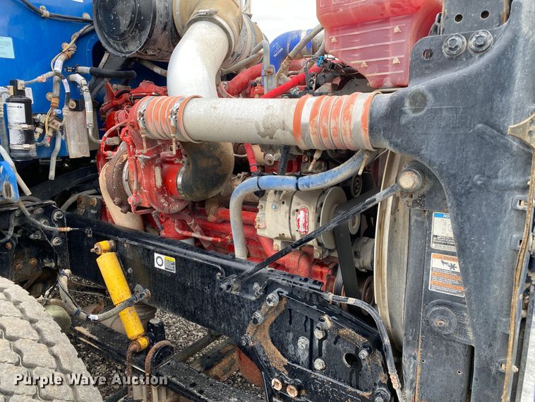 image for item JW9155 2013 Peterbilt 367  flatbed truck