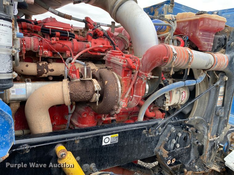 image for item JW9155 2013 Peterbilt 367  flatbed truck