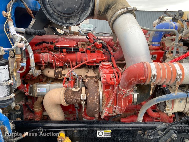 image for item JW9155 2013 Peterbilt 367  flatbed truck