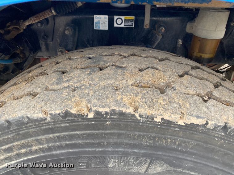 image for item JW9155 2013 Peterbilt 367  flatbed truck