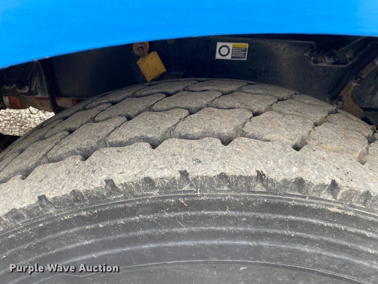 image for item JW9155 2013 Peterbilt 367  flatbed truck