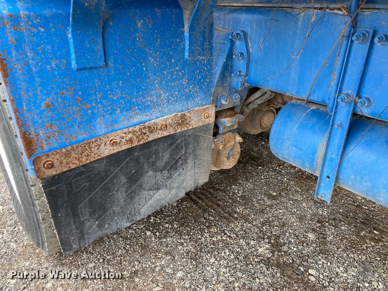 image for item JW9155 2013 Peterbilt 367  flatbed truck