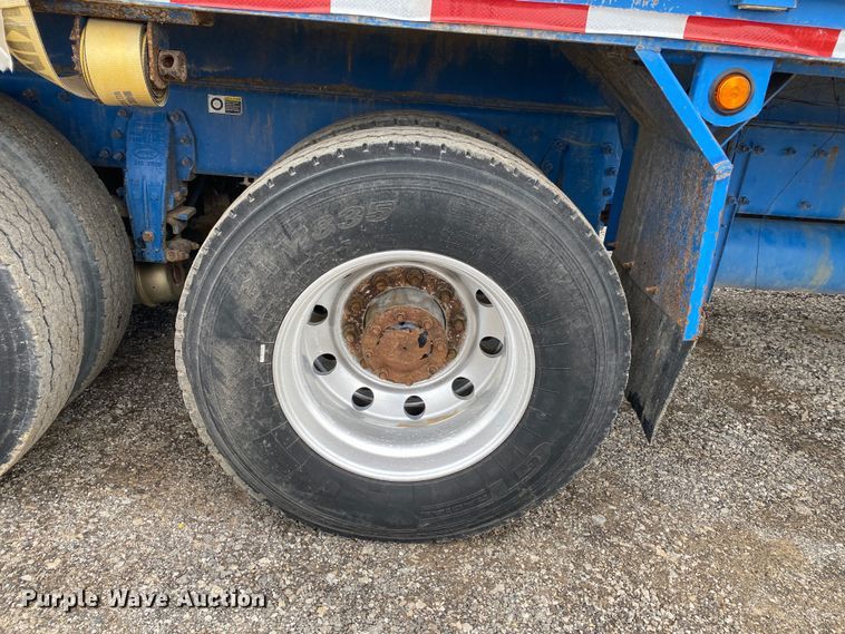 image for item JW9155 2013 Peterbilt 367  flatbed truck