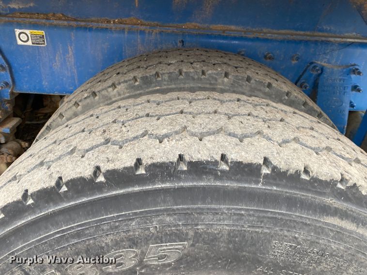 image for item JW9155 2013 Peterbilt 367  flatbed truck