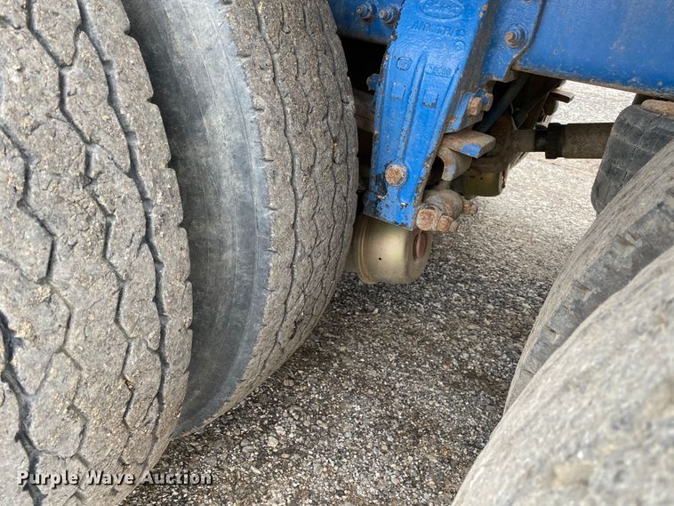 image for item JW9155 2013 Peterbilt 367  flatbed truck