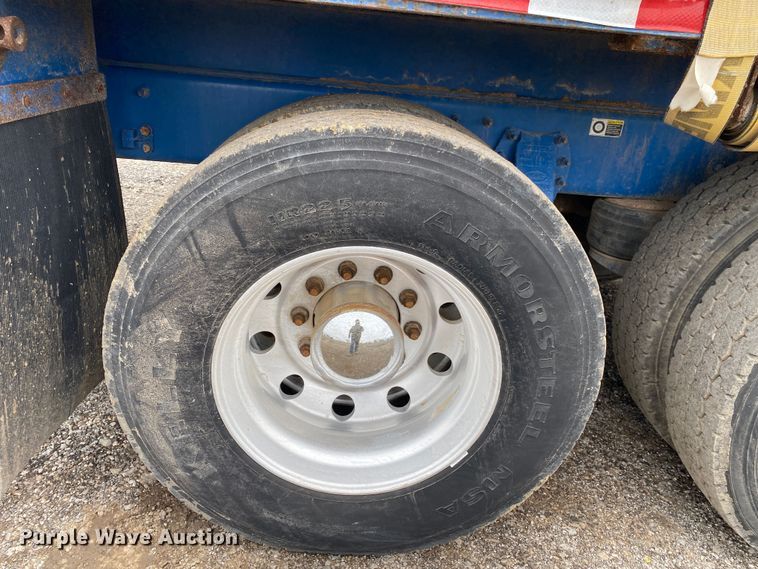 image for item JW9155 2013 Peterbilt 367  flatbed truck