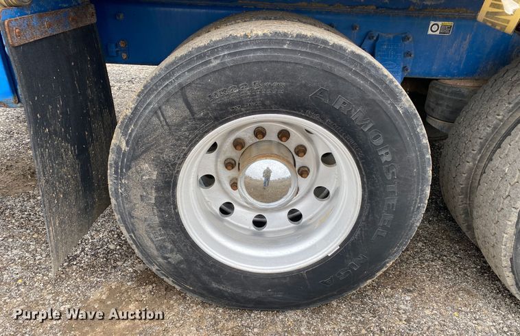 image for item JW9155 2013 Peterbilt 367  flatbed truck