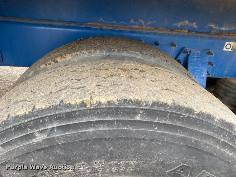 image for item JW9155 2013 Peterbilt 367  flatbed truck