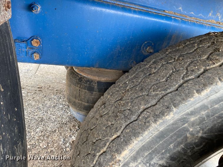 image for item JW9155 2013 Peterbilt 367  flatbed truck