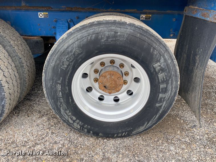 image for item JW9155 2013 Peterbilt 367  flatbed truck