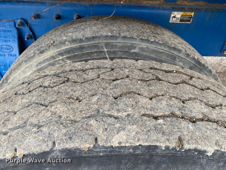 image for item JW9155 2013 Peterbilt 367  flatbed truck