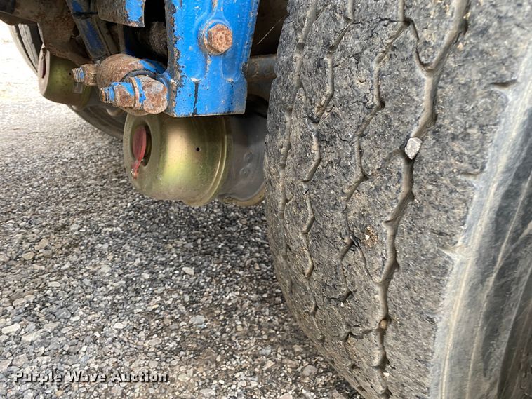 image for item JW9155 2013 Peterbilt 367  flatbed truck