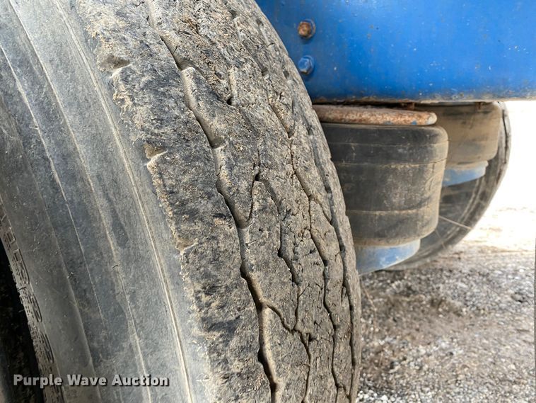 image for item JW9155 2013 Peterbilt 367  flatbed truck