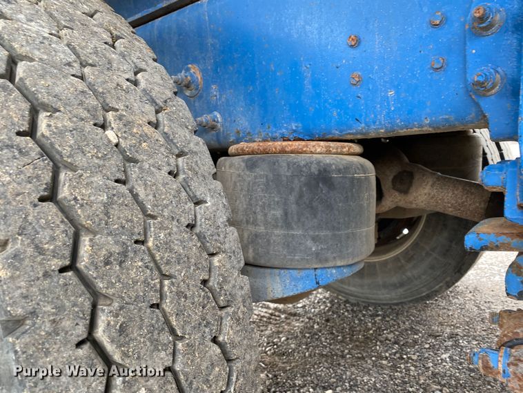 image for item JW9155 2013 Peterbilt 367  flatbed truck