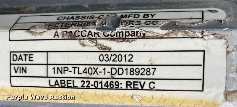 image for item JW9155 2013 Peterbilt 367  flatbed truck