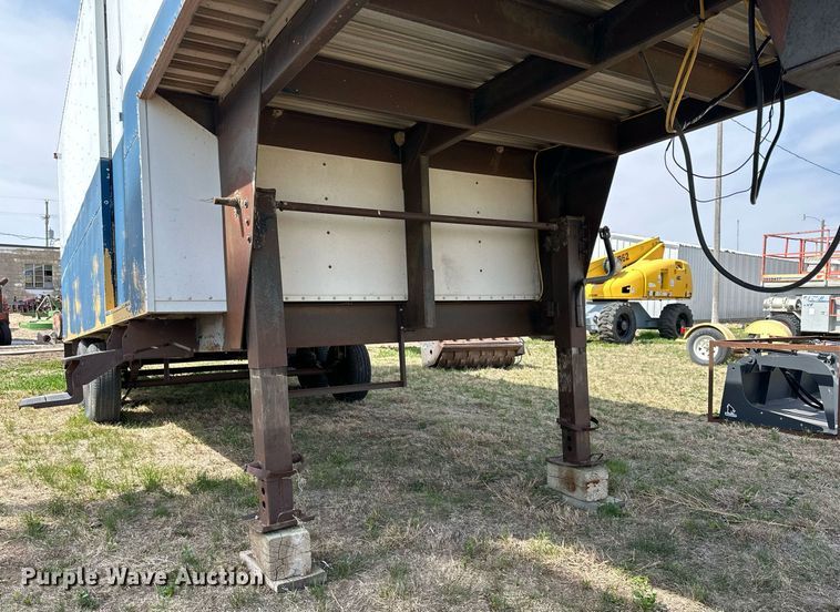 image for item KL9151 Enclosed cargo trailer