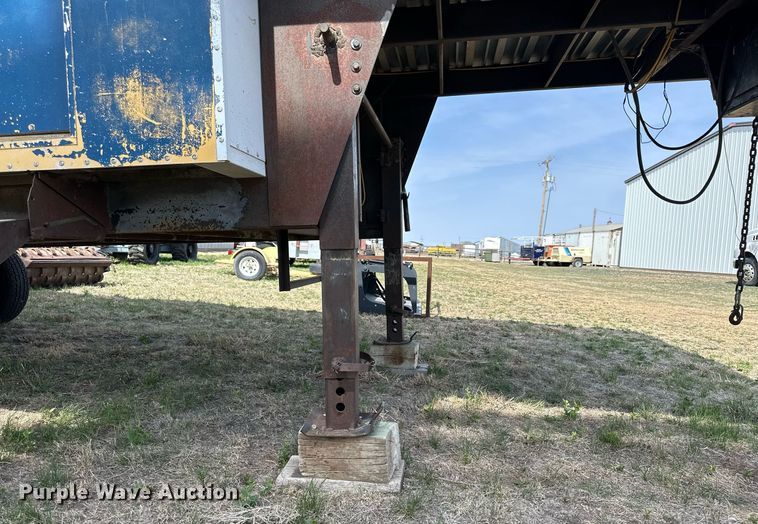 image for item KL9151 Enclosed cargo trailer