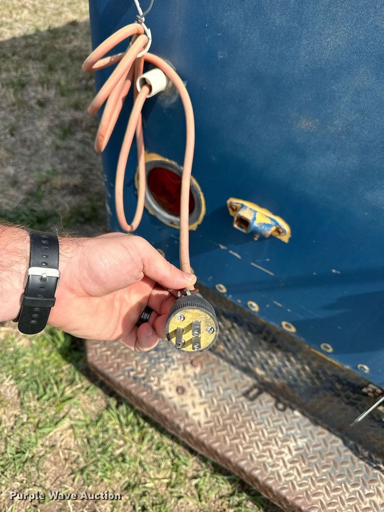 image for item KL9151 Enclosed cargo trailer