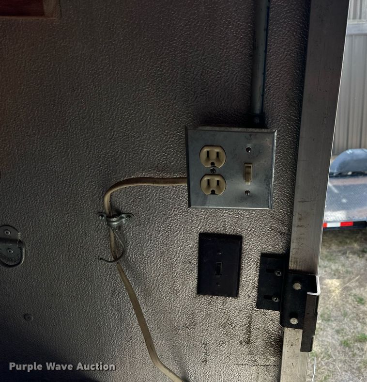 image for item KL9151 Enclosed cargo trailer