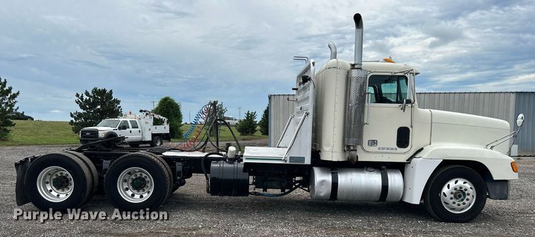 image for item KW9176 1996 Freightliner FLD semi truck