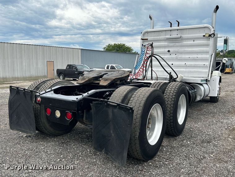 image for item KW9176 1996 Freightliner FLD semi truck