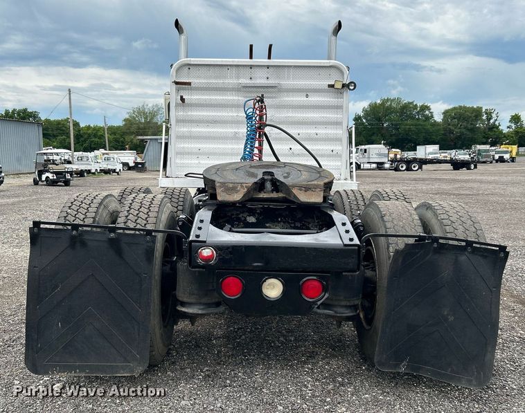 image for item KW9176 1996 Freightliner FLD semi truck