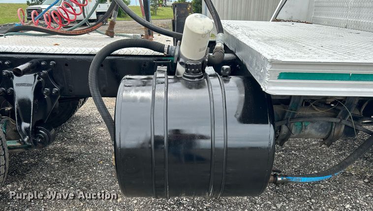 image for item KW9176 1996 Freightliner FLD semi truck