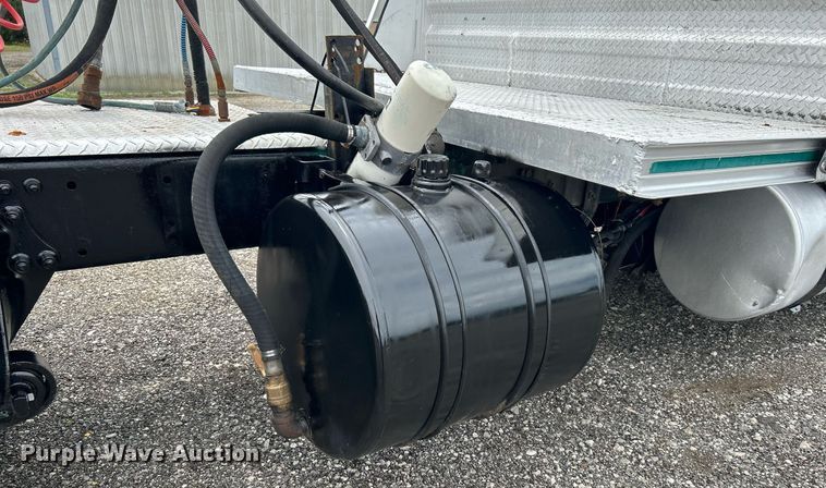 image for item KW9176 1996 Freightliner FLD semi truck