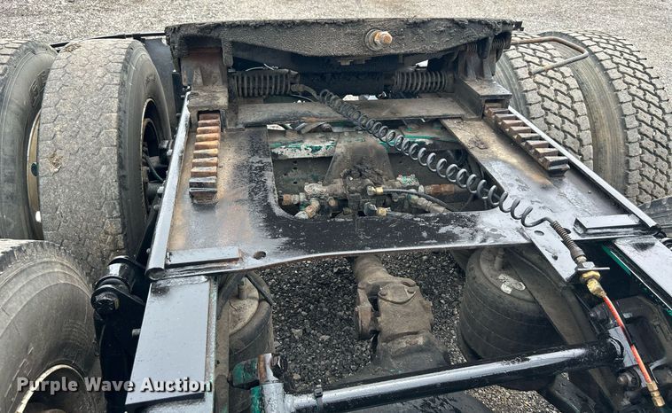 image for item KW9176 1996 Freightliner FLD semi truck