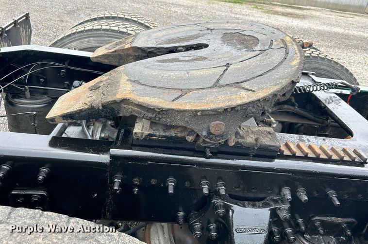 image for item KW9176 1996 Freightliner FLD semi truck