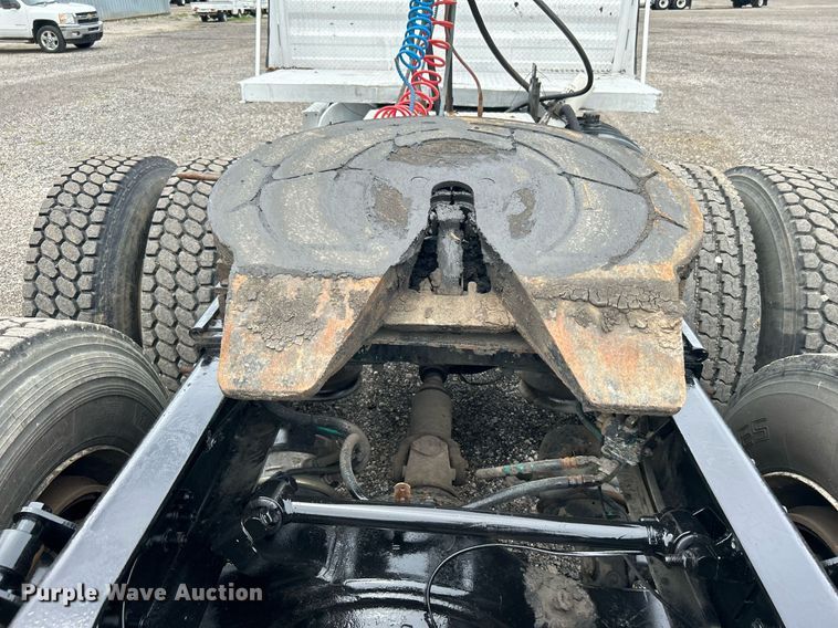 image for item KW9176 1996 Freightliner FLD semi truck