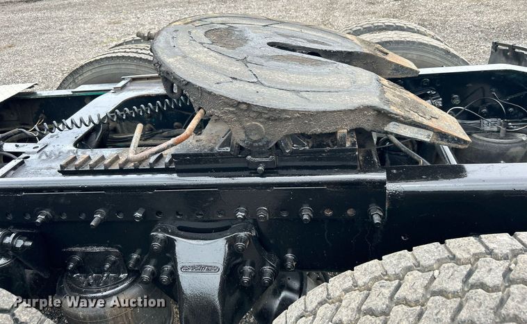 image for item KW9176 1996 Freightliner FLD semi truck