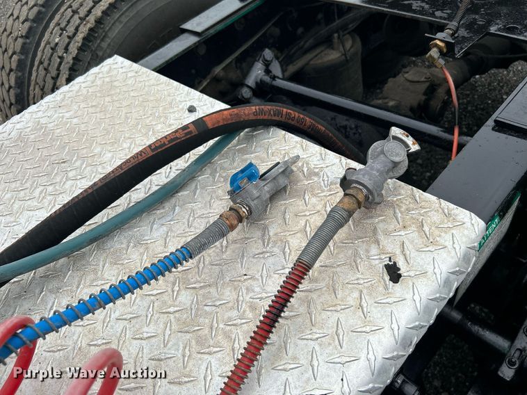 image for item KW9176 1996 Freightliner FLD semi truck