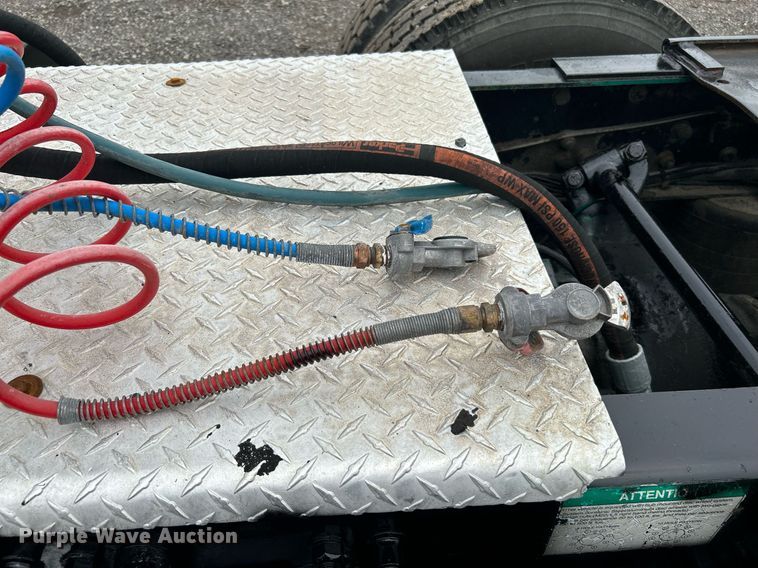 image for item KW9176 1996 Freightliner FLD semi truck