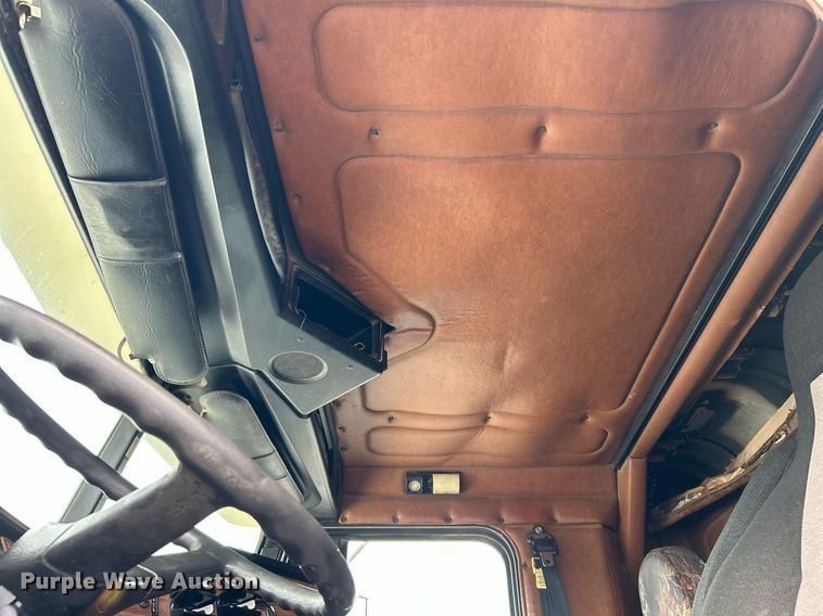 image for item KW9176 1996 Freightliner FLD semi truck