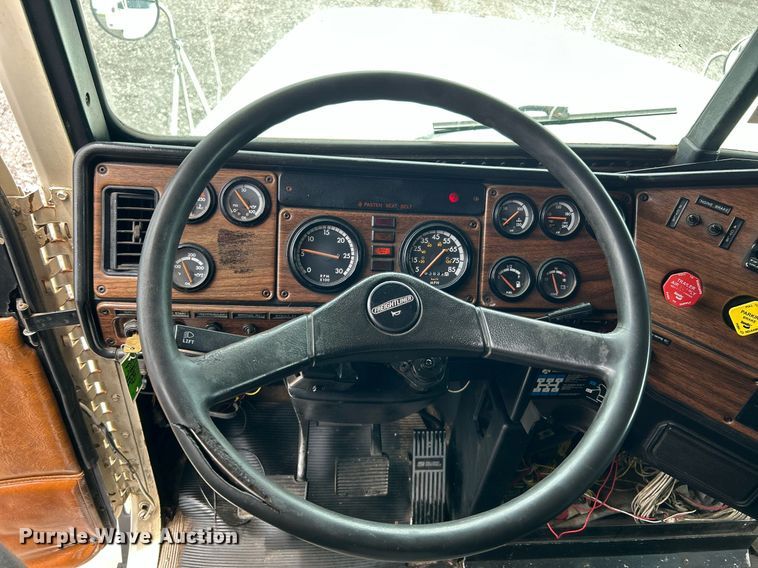 image for item KW9176 1996 Freightliner FLD semi truck